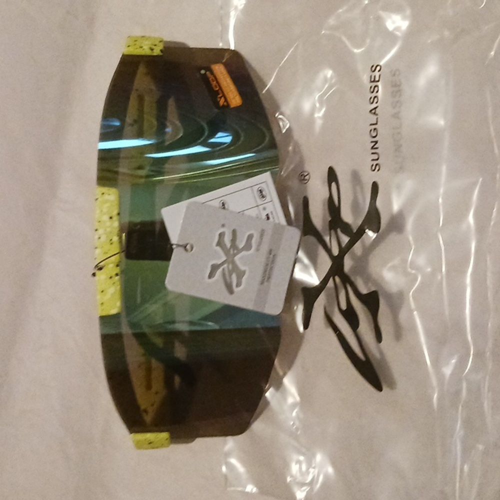 XLOOP Sunglasses. NWT. UV400 Protection.